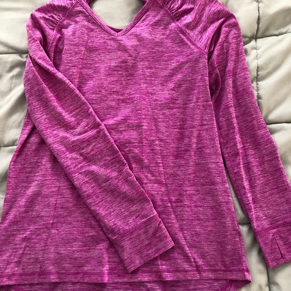 Girls athletic shirt with thumb holes